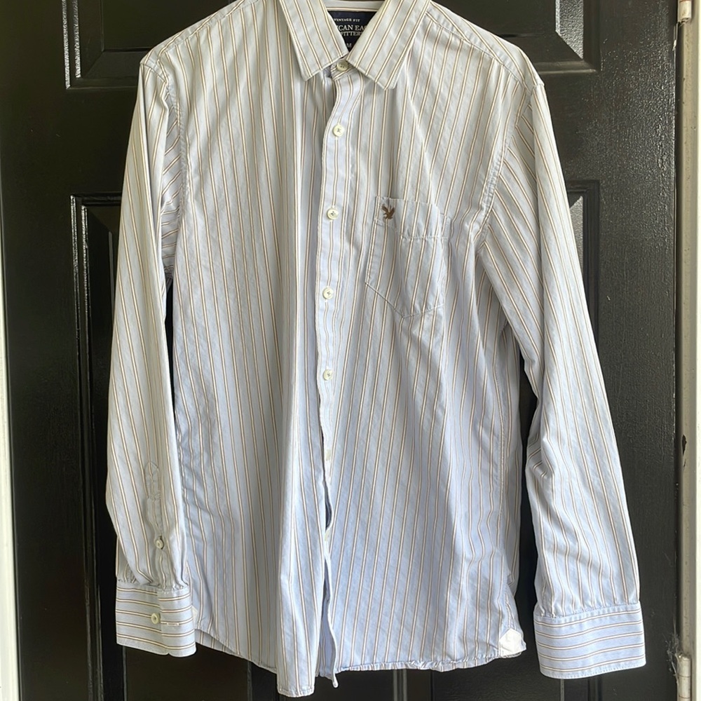 Light blue American Eagle Vintage Fit striped button down in great shape